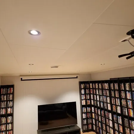 Family Friendly House With 4 Bedrooms, 3 Bathrooms Gjøvik