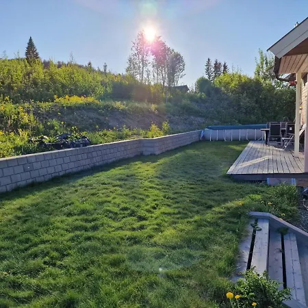 Family Friendly House With 4 Bedrooms, 3 Bathrooms Apartment *