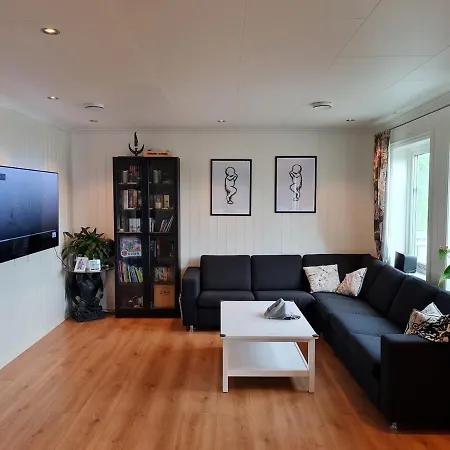 Family Friendly House With 4 Bedrooms, 3 Bathrooms * Gjovik