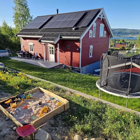 Family Friendly House With 4 Bedrooms, 3 Bathrooms
