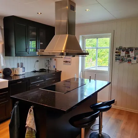 Family Friendly House With 4 Bedrooms, 3 Bathrooms