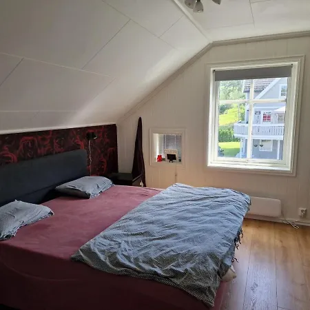 Apartment Family Friendly House With 4 Bedrooms, 3 Bathrooms